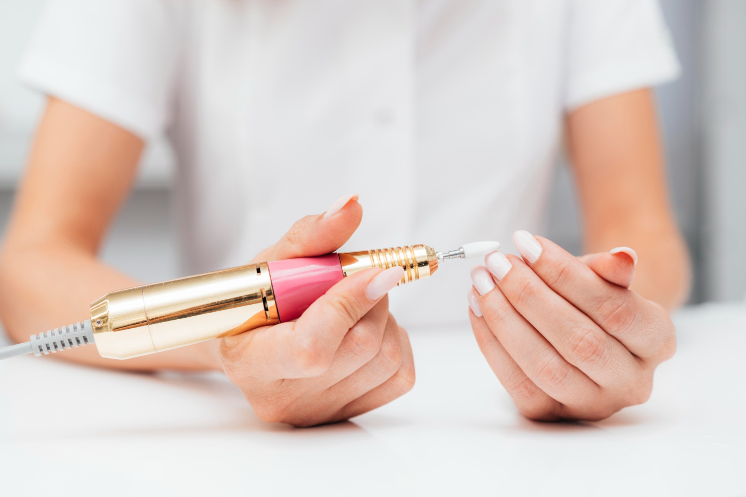 Urządzenia do manicure i pedicure – w co warto zainwestować dla salonu?